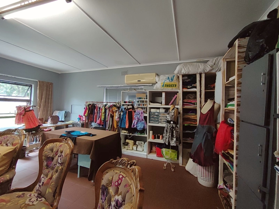6 Bedroom Property for Sale in Flamwood North West